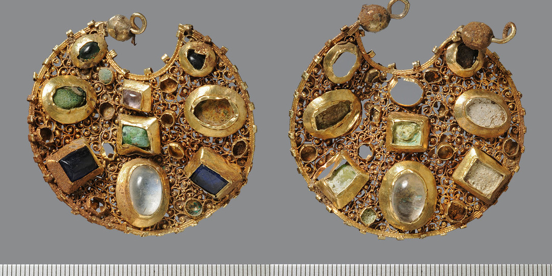 В такое везение сложно поверить. Новичок нашёл клад там, где прошли десятки профессионалов