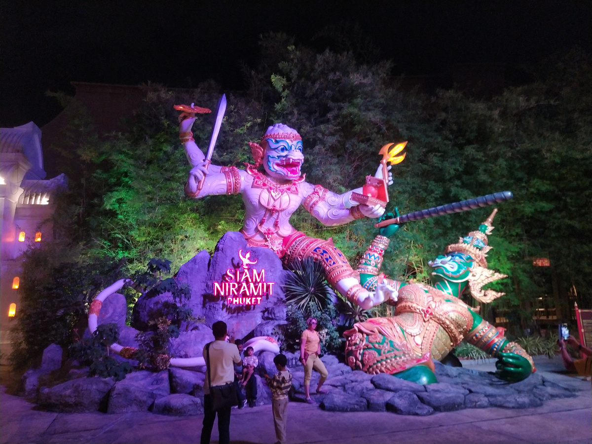 Территория шоу Сиам Нирамит
