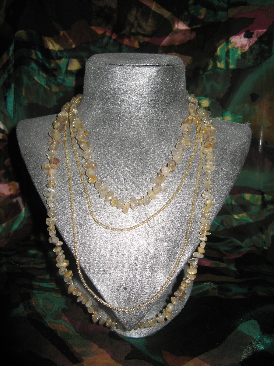 Лёгкое колье из рутила кварца