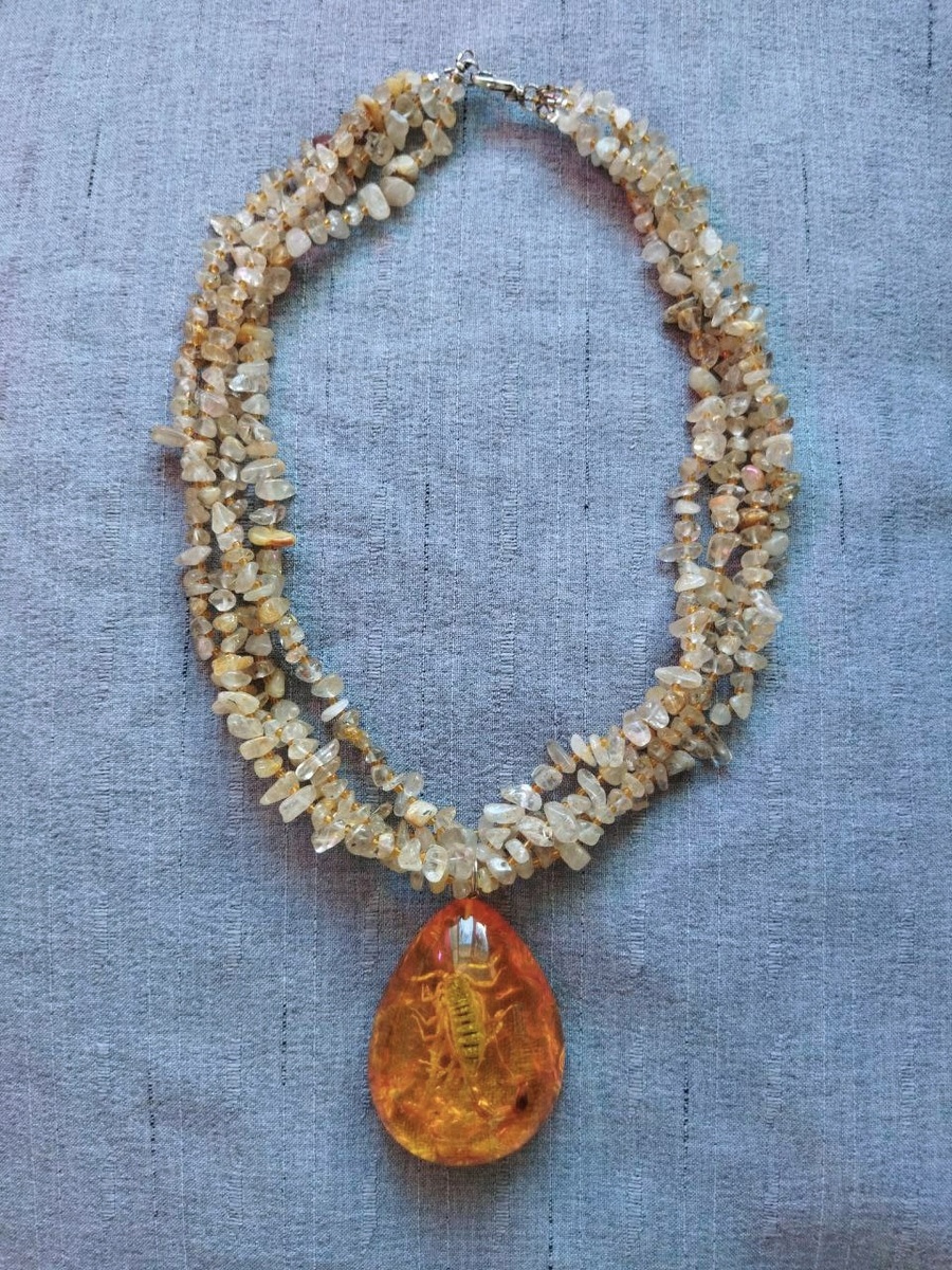 Бусы из рутила - кварца с янтарным кулоном