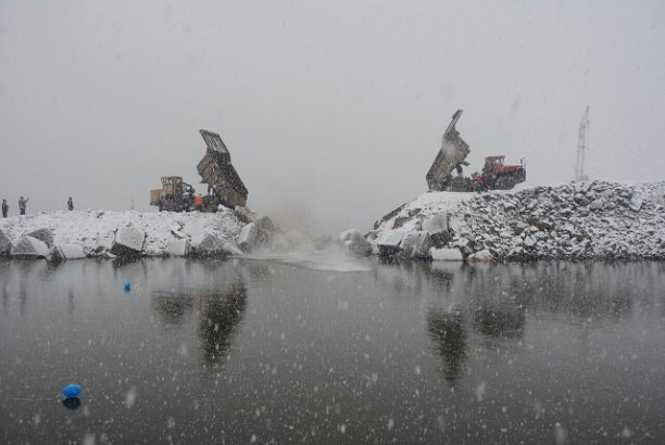 Перекрытие Колымы на строительстве Усть-Среднеканской ГЭС