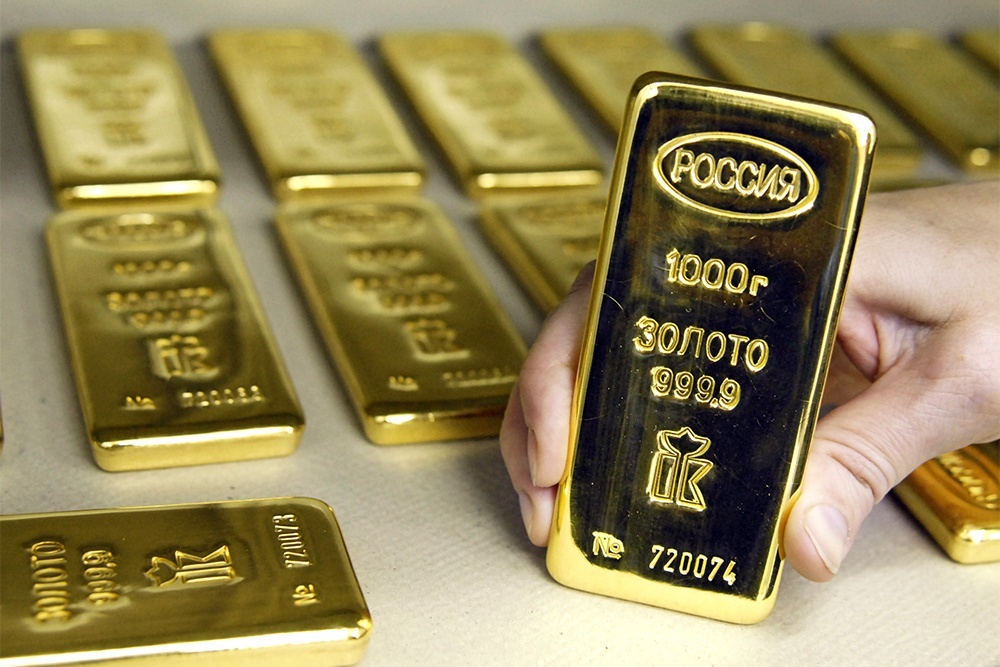   Килограммовый слиток золота из России уже скоро просто так вывезти будет невозможно. / Александр Колбасов / ТАСС