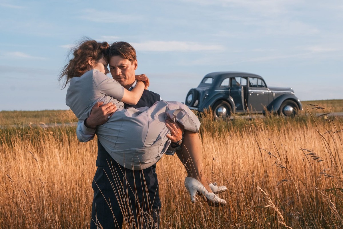 Гела Месхи и Анна Пескова. Кадр из сериала "Берлинская жара".