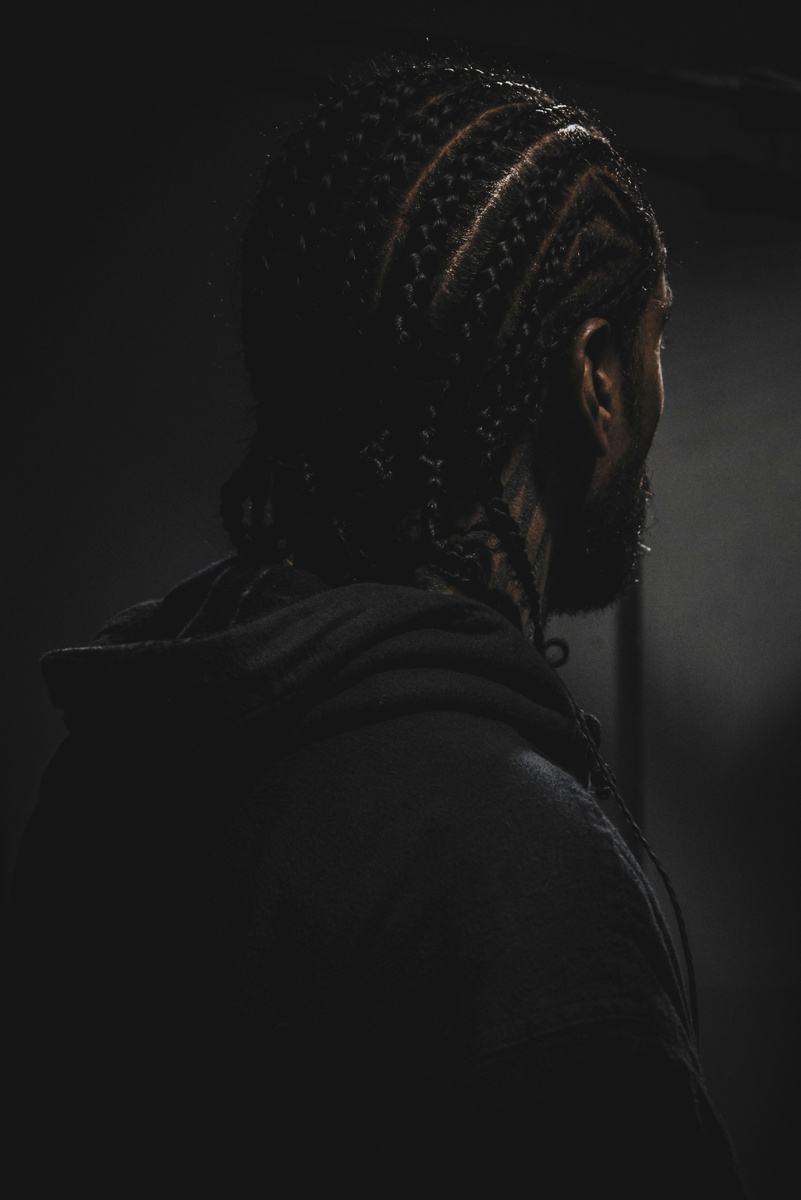 "Обмани-мани меня
Давай будто ты со мной не ради денег"(с) Фото: Unsplash