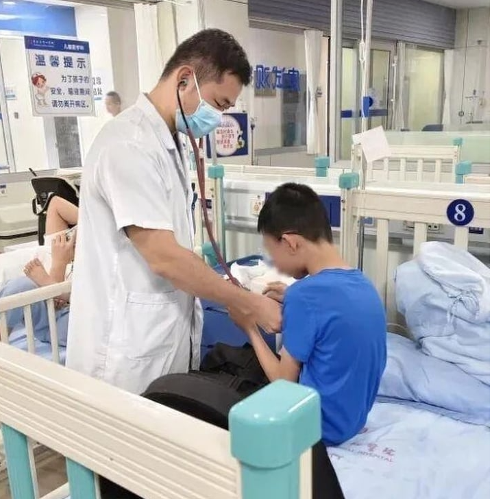 Ничего, сейчас сделаем тебе уколы и домой, решать геометрию (*громкие звуки детского плача)