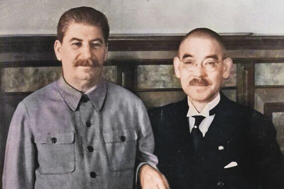 Иосиф Сталин провожает главу японского МИДа Ёсукэ Мацуоку на Ярославском вокзале после заключения пакта о нейтралитете между СССР и Японией