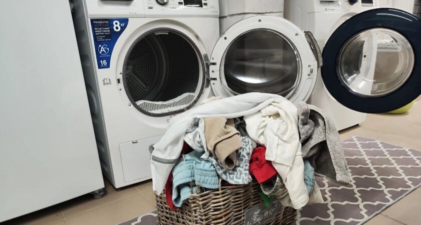    Секрет идеальной стирки: как обыкновенная вилка спасает одежду и стиральную машину