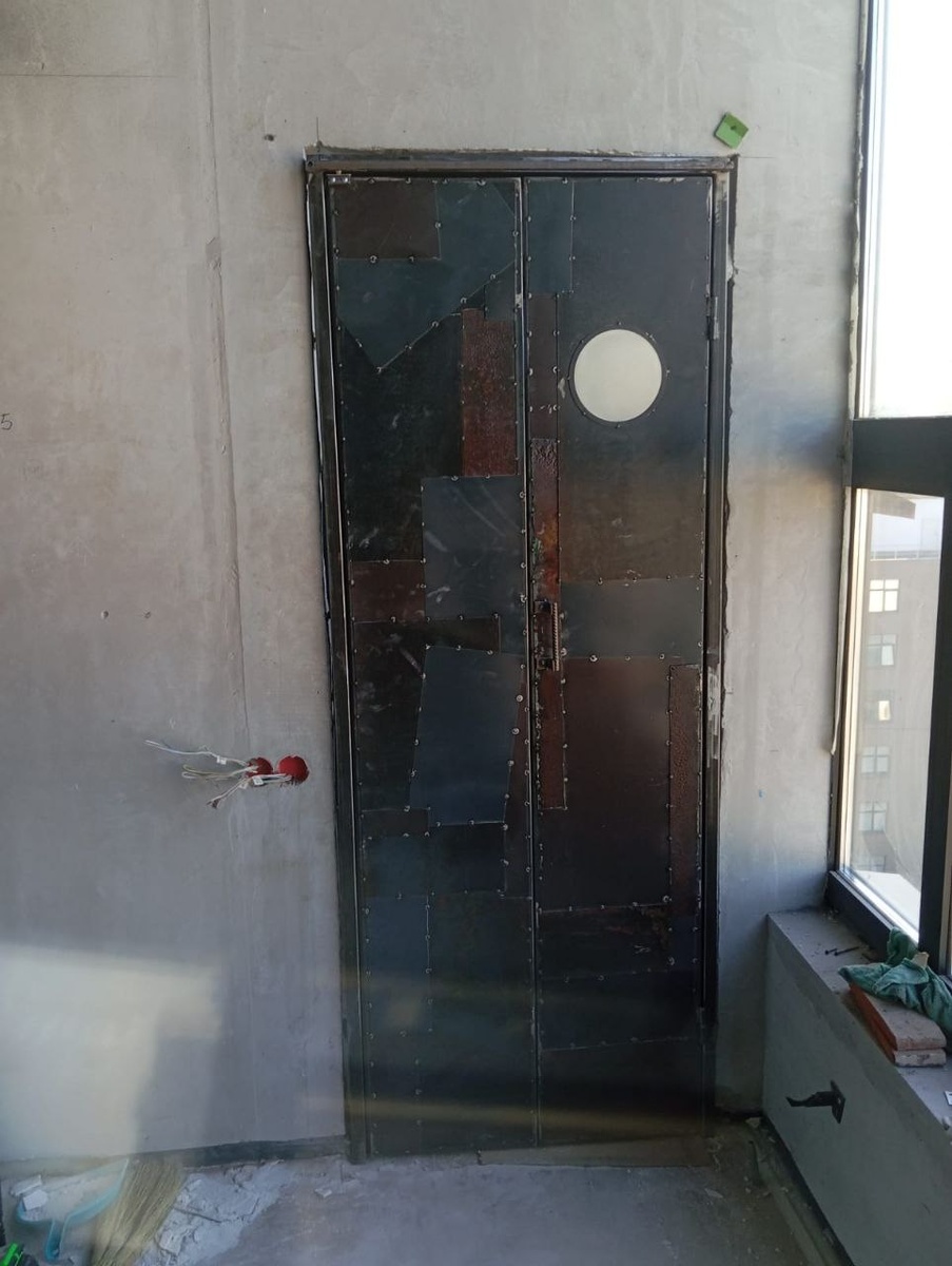 дверь системы книжка в стиле гранж