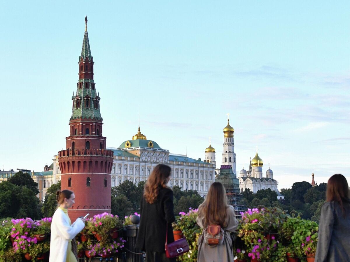    Вид на Московский Кремль с Большого Каменного моста© РИА Новости / Наталья Селиверстова