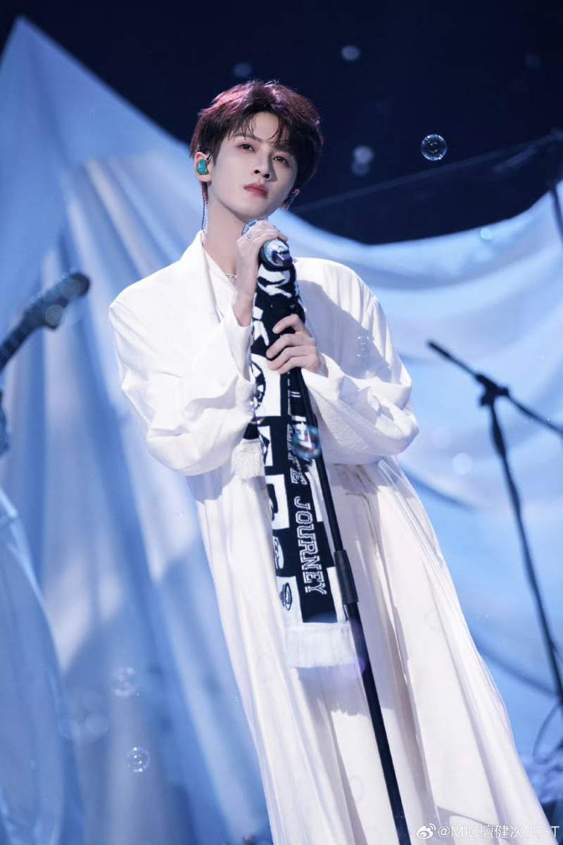 Тань Цзяньцы. Листайте...