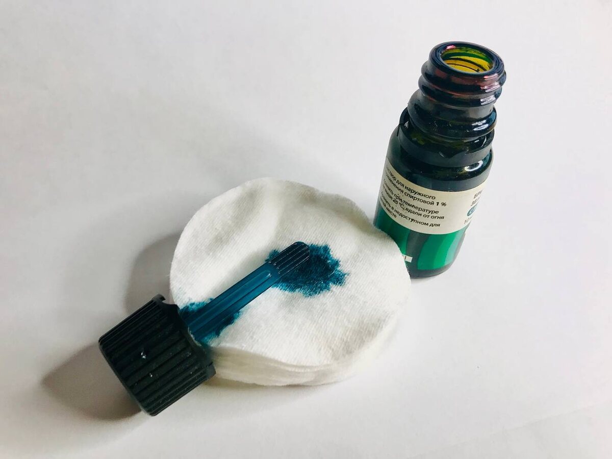 Зеленка применятся в саду.