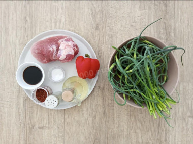 Как приготовить чесночные стрелки с мясом на сковороде? Необходимые ингредиенты.