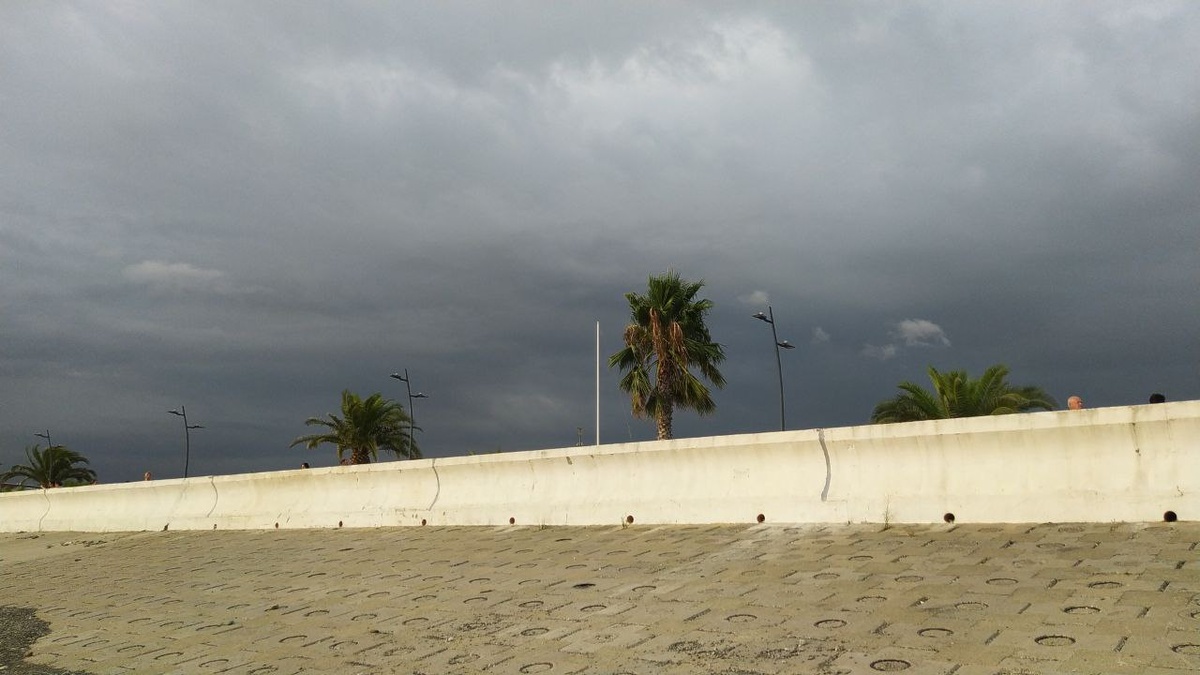 В Сочи тоже не всегда небо было ясным. Наблюдать за этим очень интересно