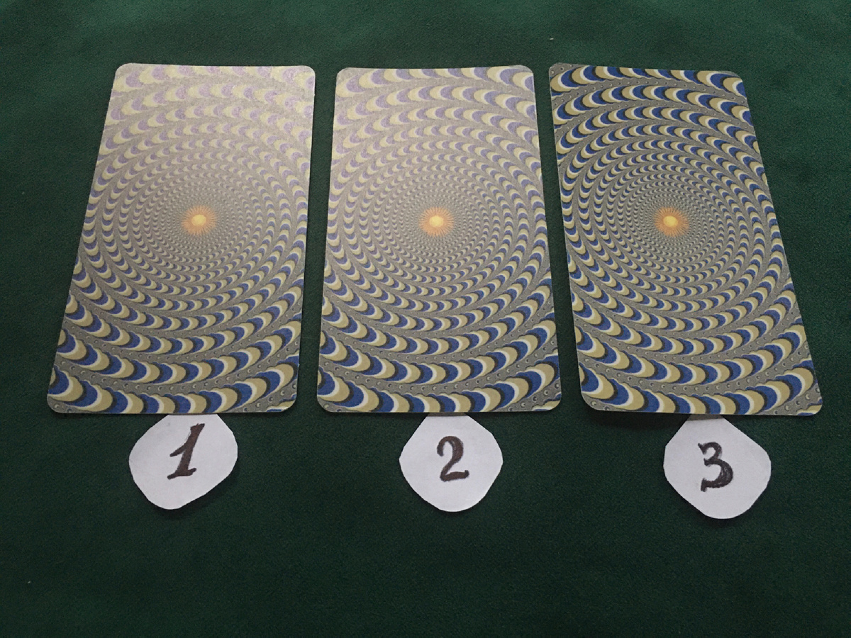 Выбрала три карты