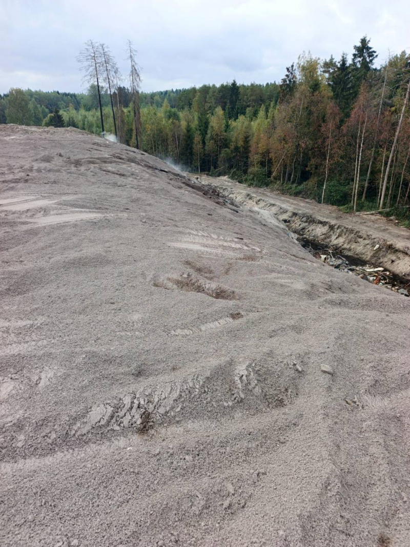    Мусорная свалка под Кондопогой горит почти 1,5 месяцаГоскомитет Карелии по безопасности