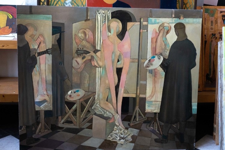    «Это художник, который соединил в себе художественно-проектную деятельность и классическую живопись. Он был лидером по заказам в области интерьерных решений 70-х и 80-х годов и отличался продвижением дизайна».   
Фото: «БИЗНЕС Online»