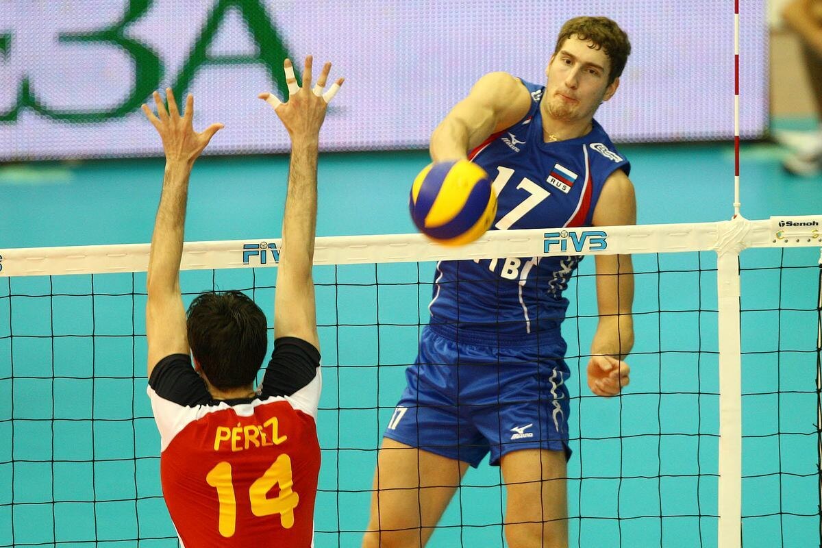    Максим Михайлов в матче с Испанией