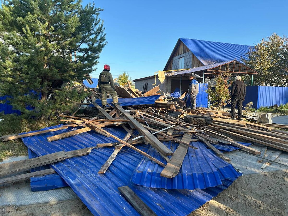    В Югорске после взрыва газа полностью разрушился частный гараж