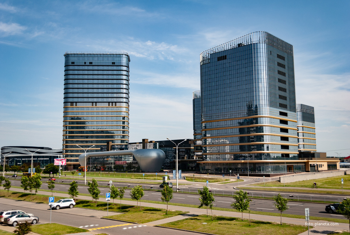 Проспект Победителей. Источник фото - foto-planeta.com