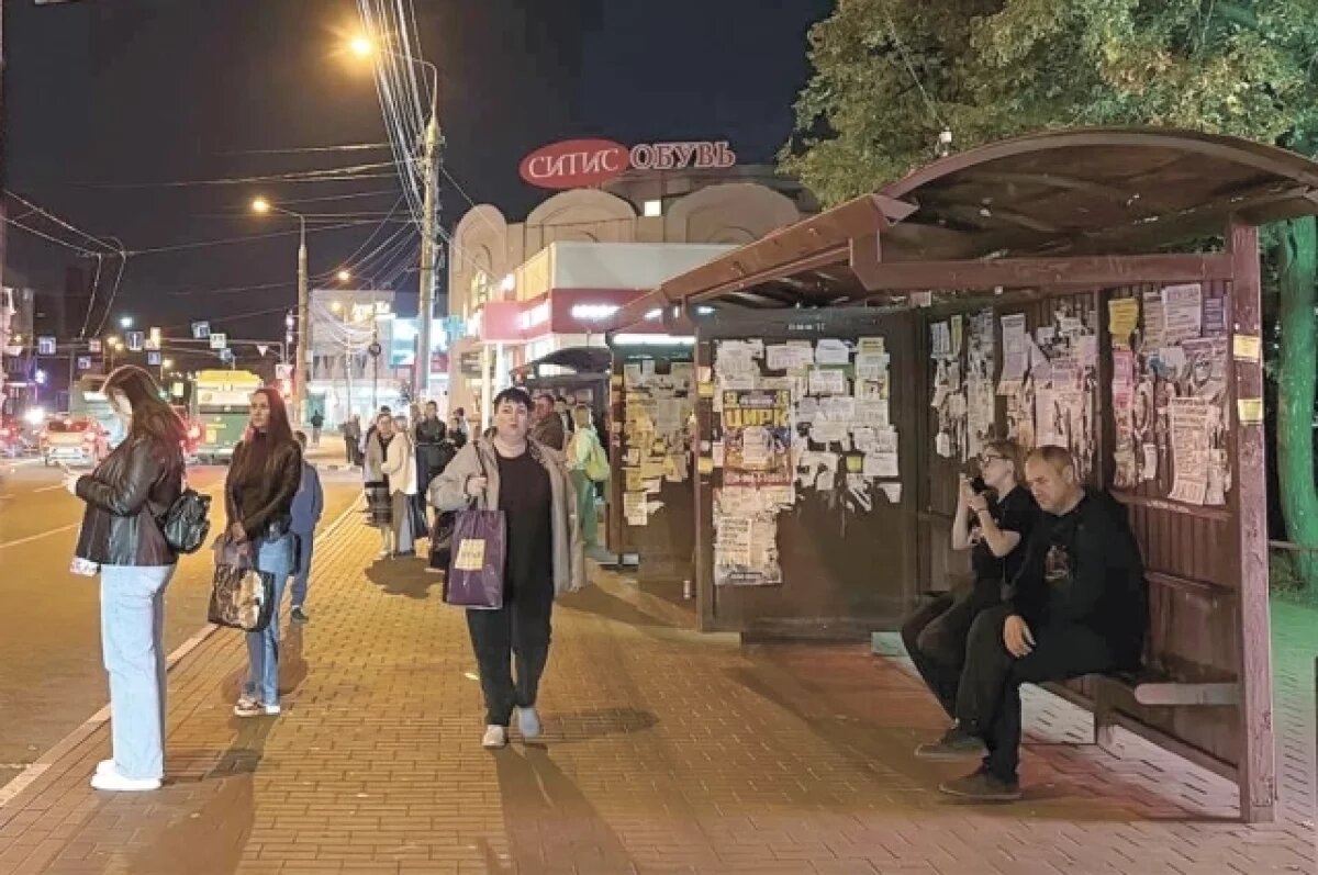    Пензенцам приходится долго стоять на остановке, чтобы дождаться нужного транспорта.