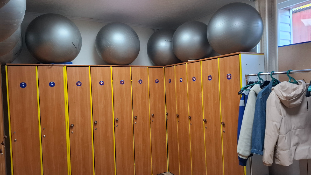 В раздевалке 