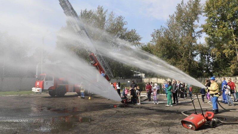     Соревнования по пожарно-прикладному спорту. Фото предоставлено компанией Алтай-Кокс.