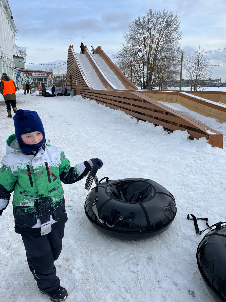 горка  с ватрушками