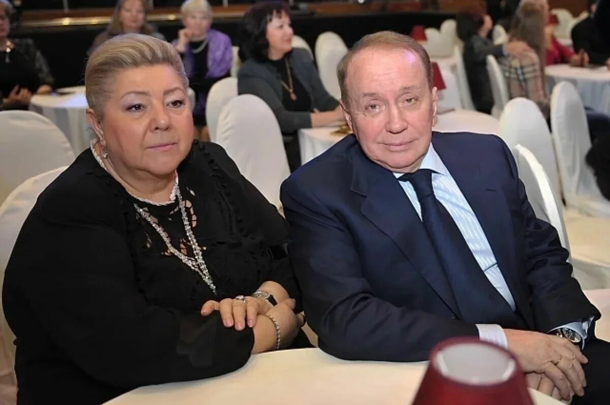 с женой