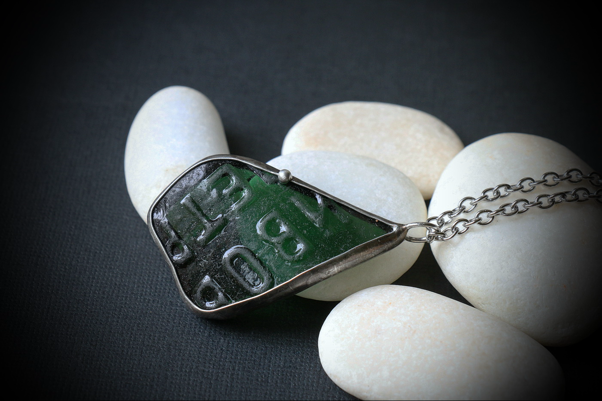 Он прекрасен 🥰 Давно мечтала себе приобрести сто нибудь из антикварного стекла👌