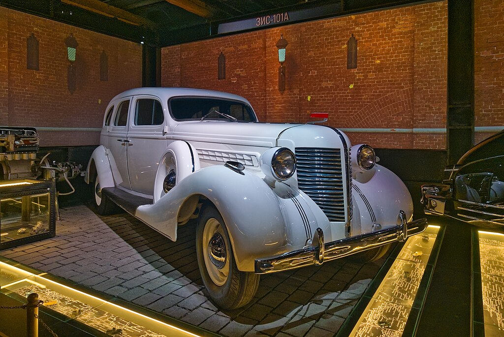 Москва. Музей гаража специального назначения. ЗИС-101А