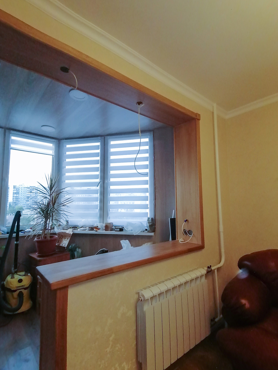 Портал из дуба в проходе в лоджию