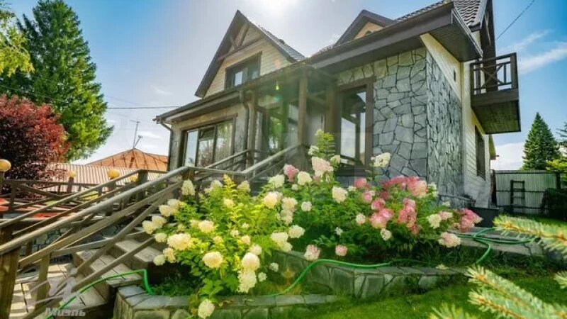     В Барнауле продают коттедж за 37 млн рублей. «Авито»