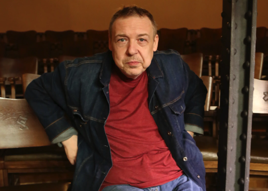 на фото Александр Семчев после похудения