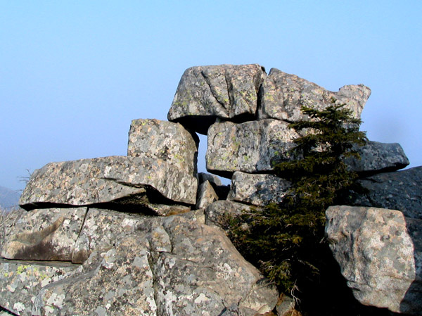 Каменные скульптуры на Пидане. Фото автора