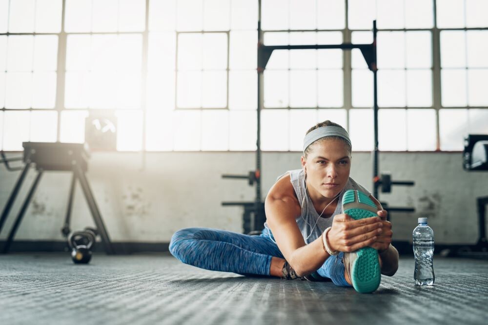 Девушка растягивается