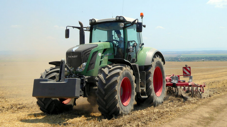 Fendt 828 Vario Profi: немецкий трактор для больших задач