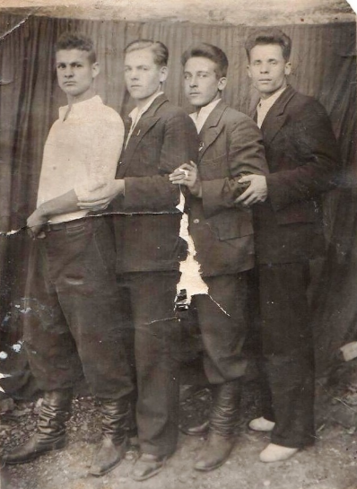 Фото из открытых источников. 1939 г., крайний слева Чернявский В.С., 2 справа Володин Н.В.