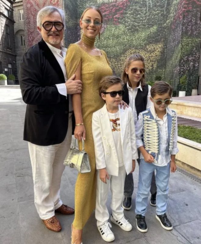    Дмитрий Дибров с Полиной и детьми, соцсети