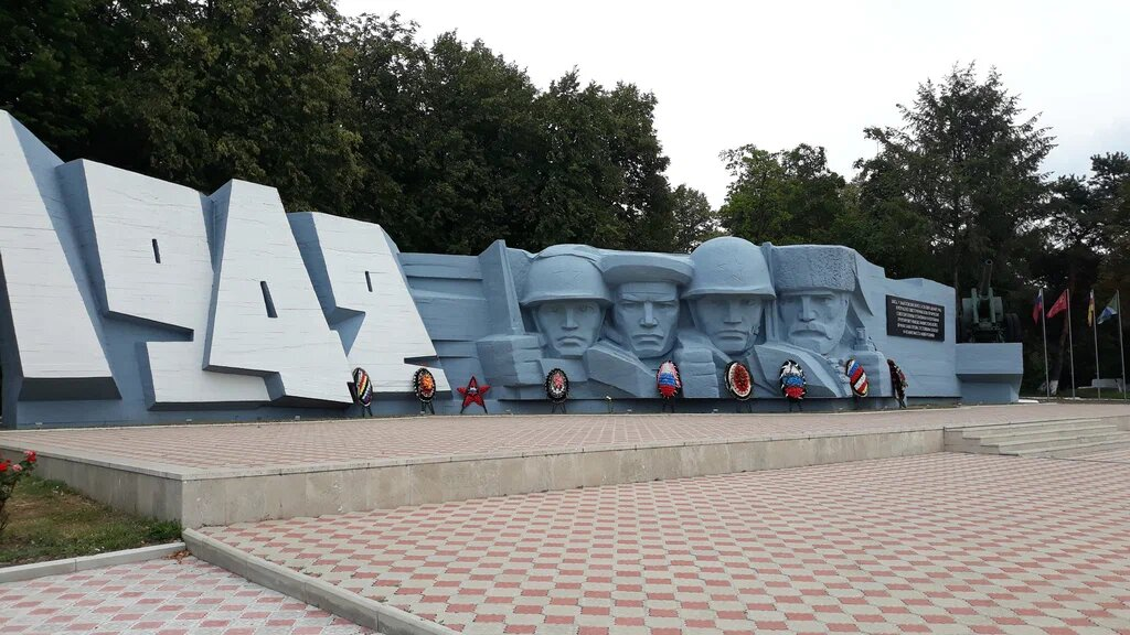 Мемориал Эльхотовские ворота. Фото с сайта https://dzen.ru/a/ZRwG-_WoqXY_vwbp. Взято с Яндекс.Картинки