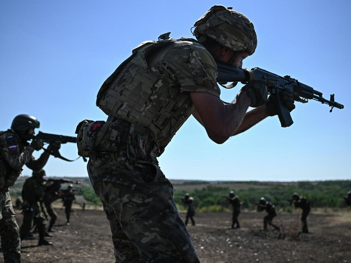    Российские военнослужащие© РИА Новости / Сергей Бобылев