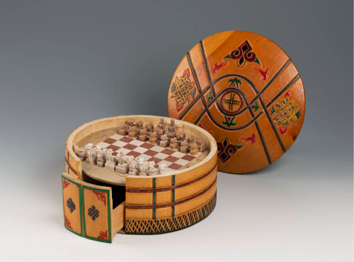 Это ведь шахматы, правда? / Фотография с официального сайта Российского этнографического музея