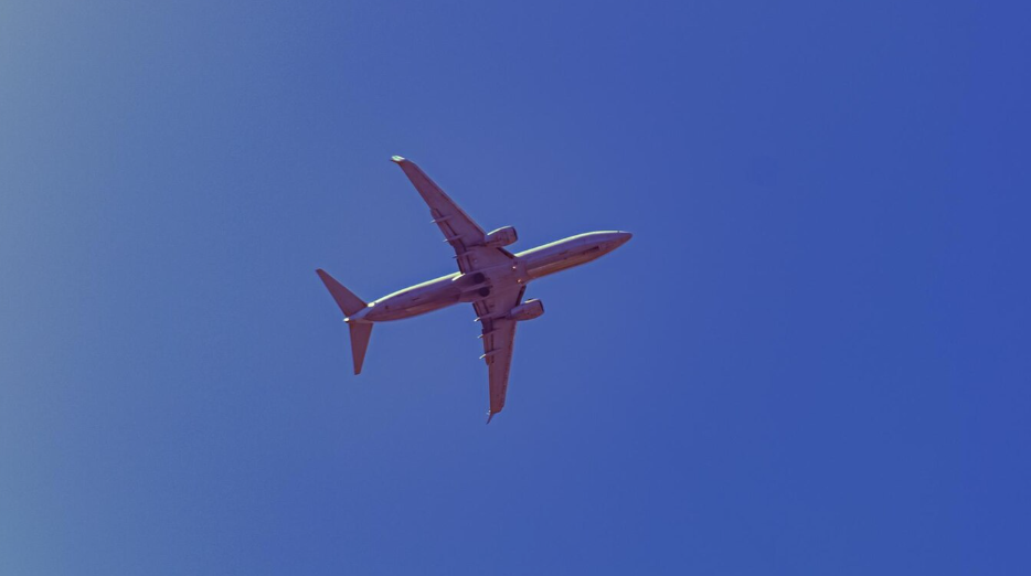 Самолёт в небе