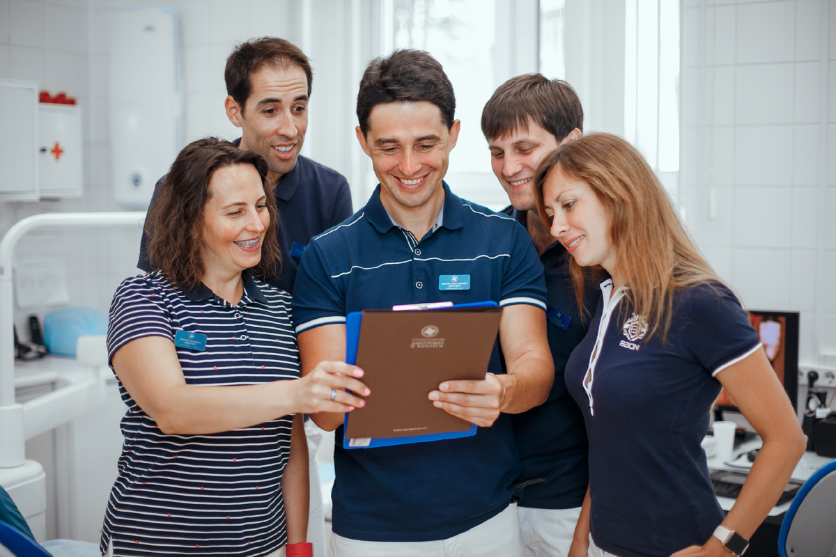 Фотография взята с сайта стоматологии Дмитрович Фэмили https://www.dmitrovich.ru/