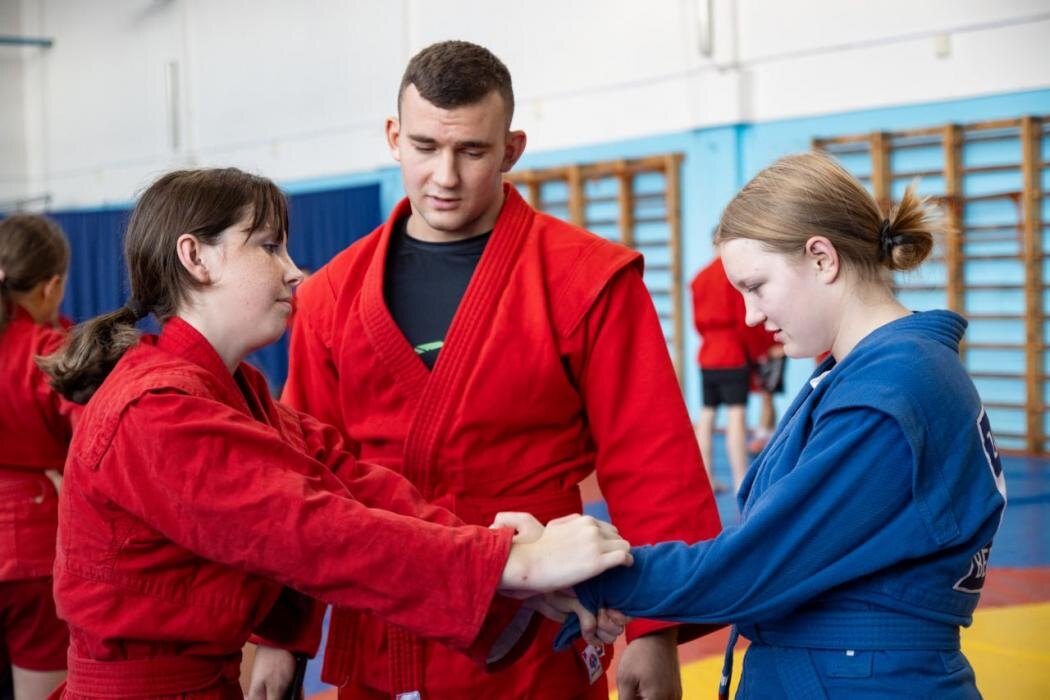 Обладаель Кубка мира по самбо провёл мастер-класс в Великих Луках
Фото: Luki-News