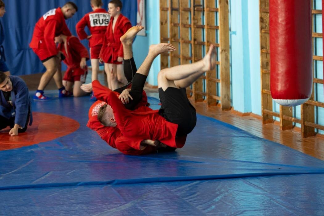 Обладаель Кубка мира по самбо провёл мастер-класс в Великих Луках
Фото: Luki-News