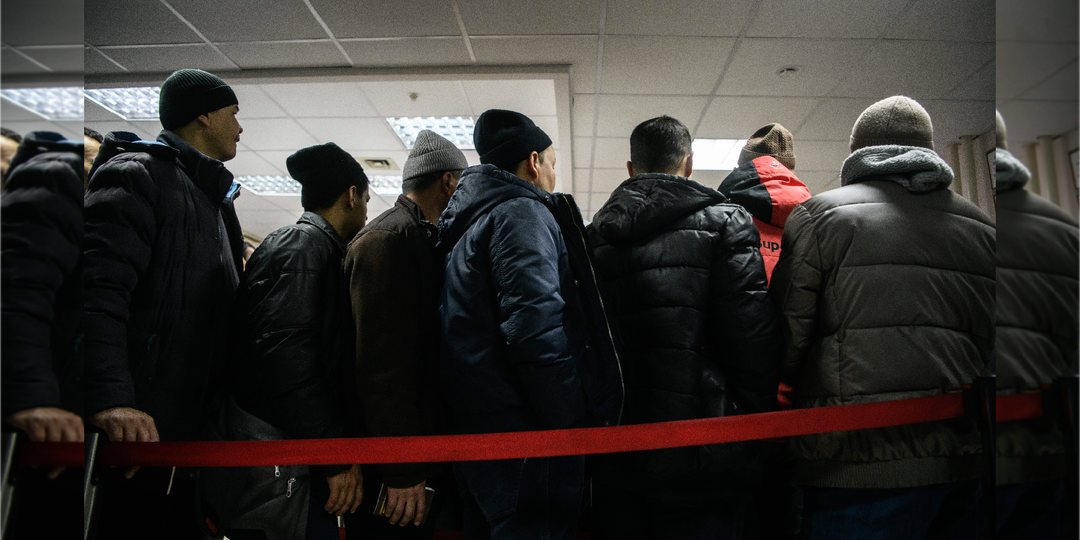 «Начинайте выполнять указы Путина!»: россияне требуют решений по мигрантам после обсуждения темы с президентом РФ