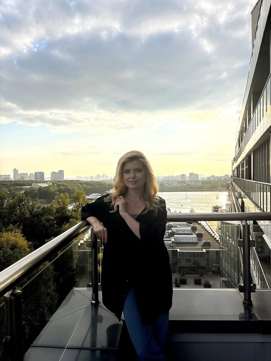 На фото: ведущая прогноза погоды на канале "Звезда" Ольга Паршина 