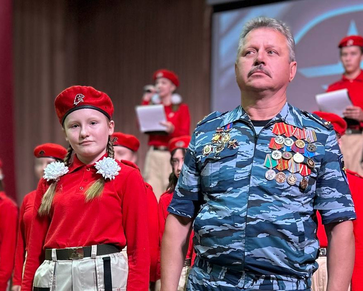     В Курске более 100 семиклассников вступили в ряды Юнармии