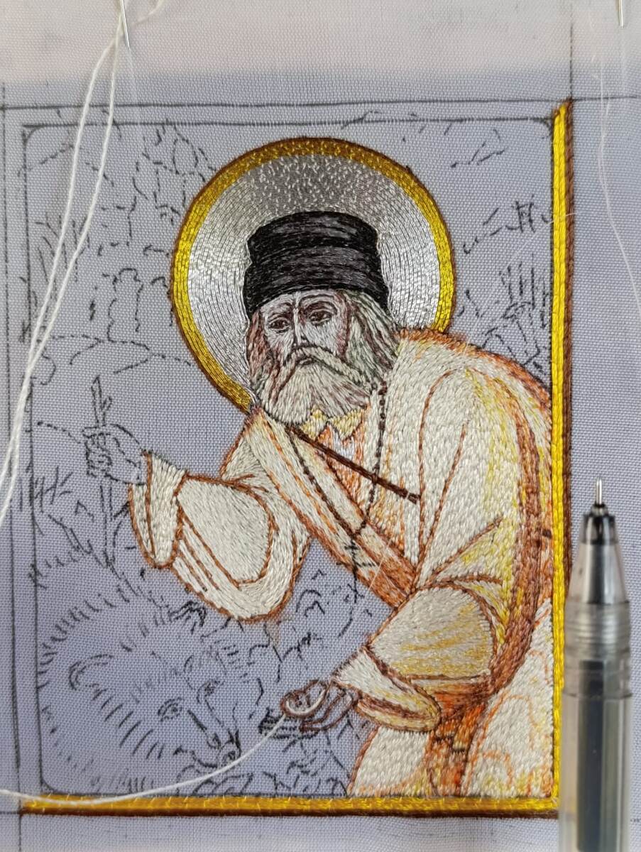 Рядом с иконой ручка,  её стержень толще чем игла