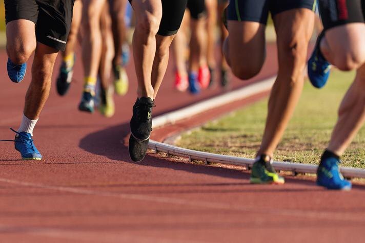 Shutterstock📷Спринт требует серьезной подготовки, сочетания силы, выносливости и умения развить большую скорость за короткое время